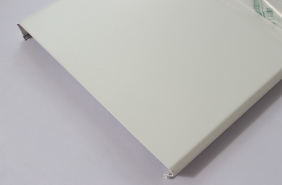 Witte van de het Aluminiumstrook van de Poederdeklaag C300 Opgeschorte van het het Plafondmetaal het Aluminiumcomité Besnoeiingsrand
