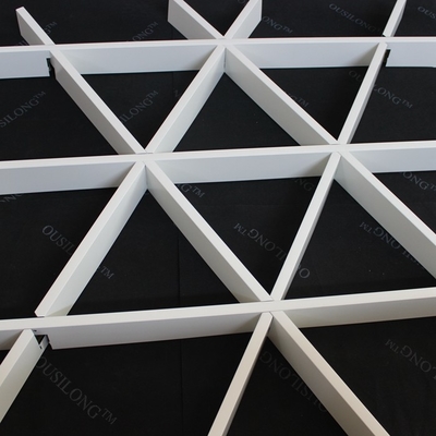 Rol die het Binnen van het het Netmetaal van de Aluminiumdriehoek Comité van het het Plafondaluminium voor het Winkelen Zaal met een laag bedekken