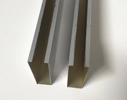 Polyesterrol die het Lineaire Plafond van het het Aluminiumschot van het Metaalplafond Grijze met een laag bedekken