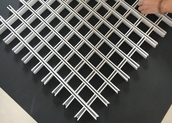 Het Opgeschorte Plafond van het aluminium Vierkante Rooster Traliewerk in wit