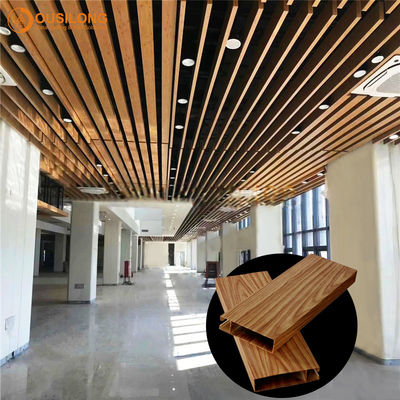 Houten kijk van het de Plank het Decoratieve Opgeschorte Metaal van het Aluminiumprofiel Valse Plafond voor Winkelcomplex