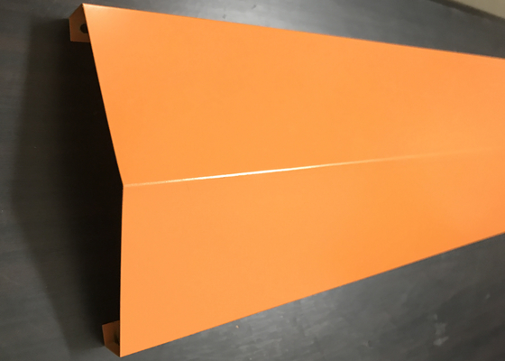Oranje van het de Strookplafond van het Douane V-vormig Aluminium Open het Weergevenaluminium Opgeschort Systeem