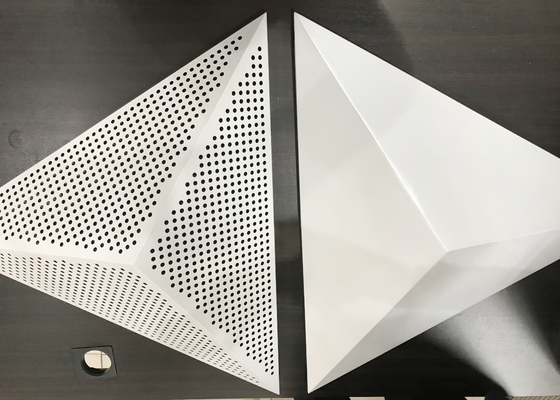 Geperforeerde 3D Onverwachte Klem in Plafondsysteem voor het Akoestische Geluiddempende Comité van het Muurplafond