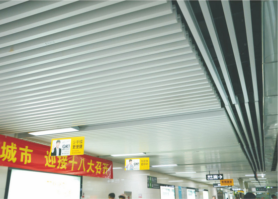 Het opgeschorte Plafond van het Vierkante Buis Lineaire Metaal voor Decoratie, het Vuurvaste Plafond van de Aluminiumstrook
