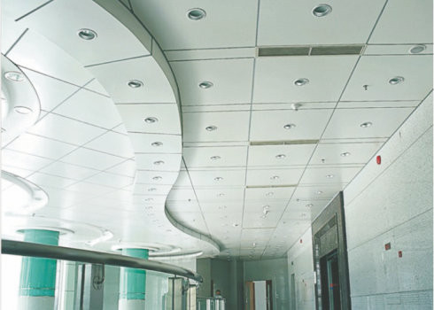 geperforeerde het station legt in het Vierkant van Plafondtegels met aluminium, 350mm * 350mm