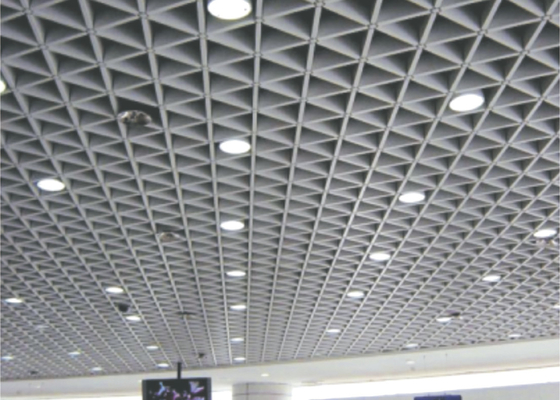 Het binnenlandse Net van het het aluminiummetaal van de Ornamentdriehoek Aan het plafond opgehangen GB/T28001-2011