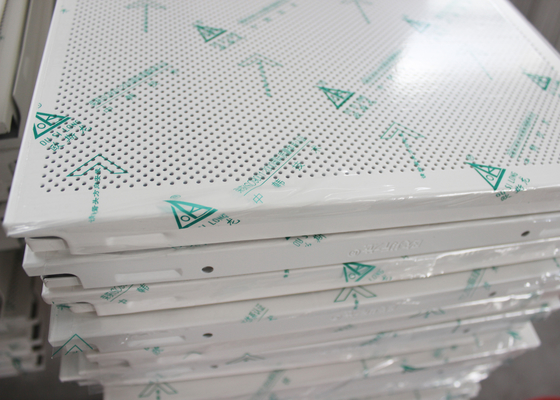 Vierkant Geperforeerde Gekleurde de Tegelsdouane van het Metaal Decoratieve Akoestische Plafond, ISO 9001