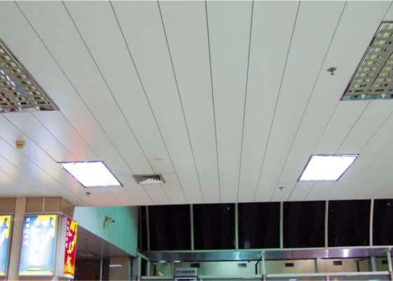 Het geperforeerde Plafond van de Aluminiumstrook stofdicht/2 door 4 Voet Vals Plafondcomité voor Bureau