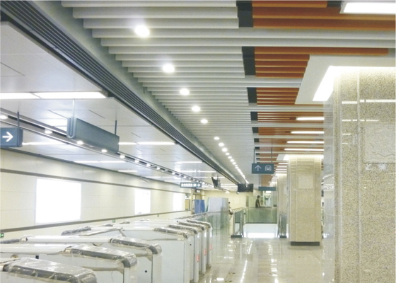 Commerciële Aluminium Lineaire Daling onderaan Plafondtegels U-vormig met 0.8mm Dikte