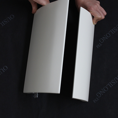 Witte Aangepaste Decoratieve Aluminiumcomité Blad Gebogen Vorm 1.5mm 2.0mm Dikte