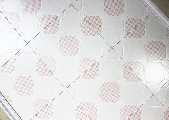 De geometrische Tegels van het Patroon Artistieke Plafond, Duurzame Waterdichte Klem in Plafond