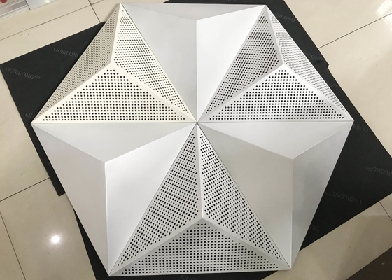 Commerciële het Plafondtegels van Pearl White van de poederlaag, 3D Drijvende het Plafondtegels van de Driehoeksklem