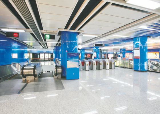 tegels K van het luchthavens de Expansieve Commerciële die Plafond met Akzo Nobel-poederdeklaag worden gevormd