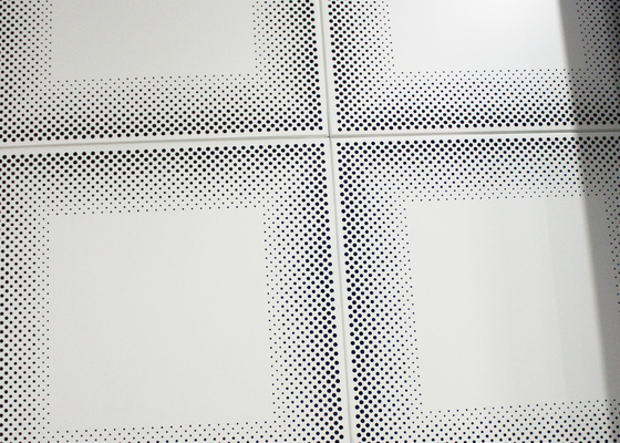 Akoestische aluminiumdaling in Plafondtegels/Opgeschorte Tegels met Vuurvast Niet-geweven blad