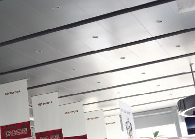 Akoestische aluminiumdaling in Plafondtegels/Opgeschorte Tegels met Vuurvast Niet-geweven blad