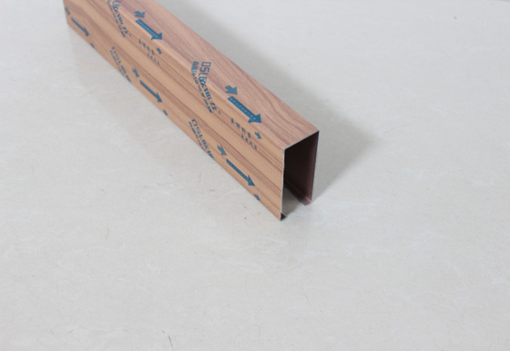 De houten Lineaire Daling van het Kleurenaluminium onderaan U-vormige Plafondtegels